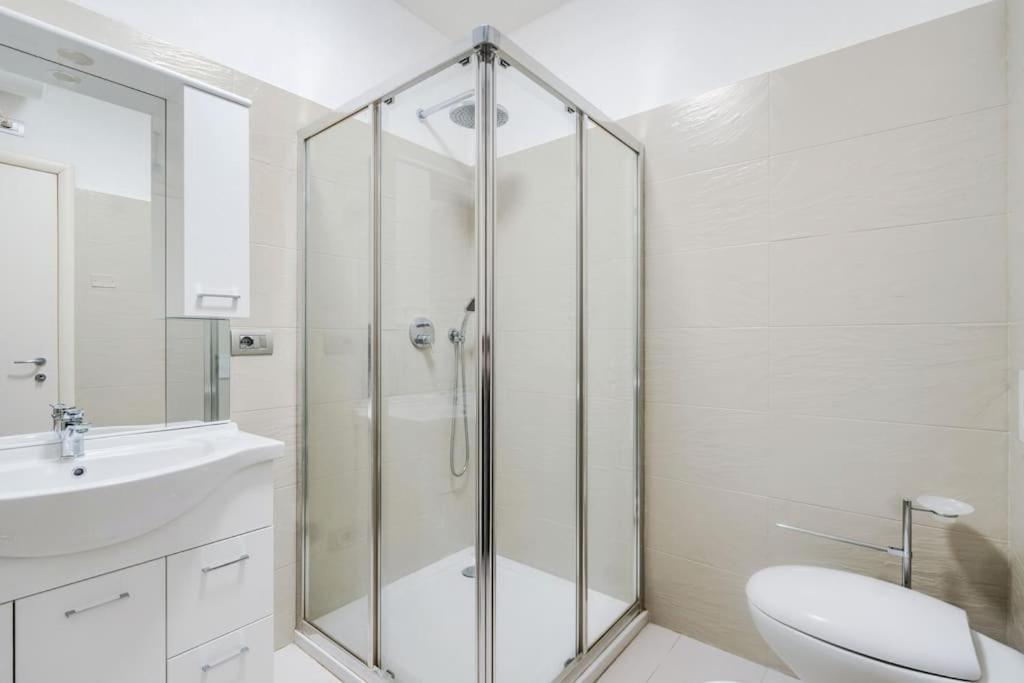 Duomo 15 Min Walk - Luxury Flat, Netflix And Wi-fi *