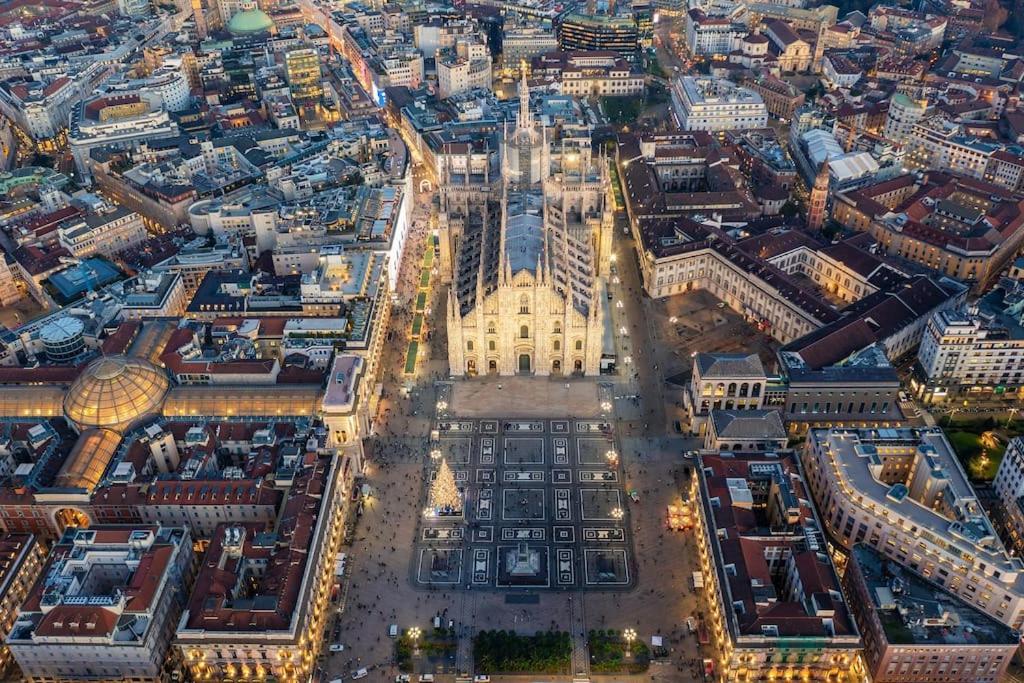 Duomo 15 Min Walk - Luxury Flat, Netflix And Wi-fi Apartment *